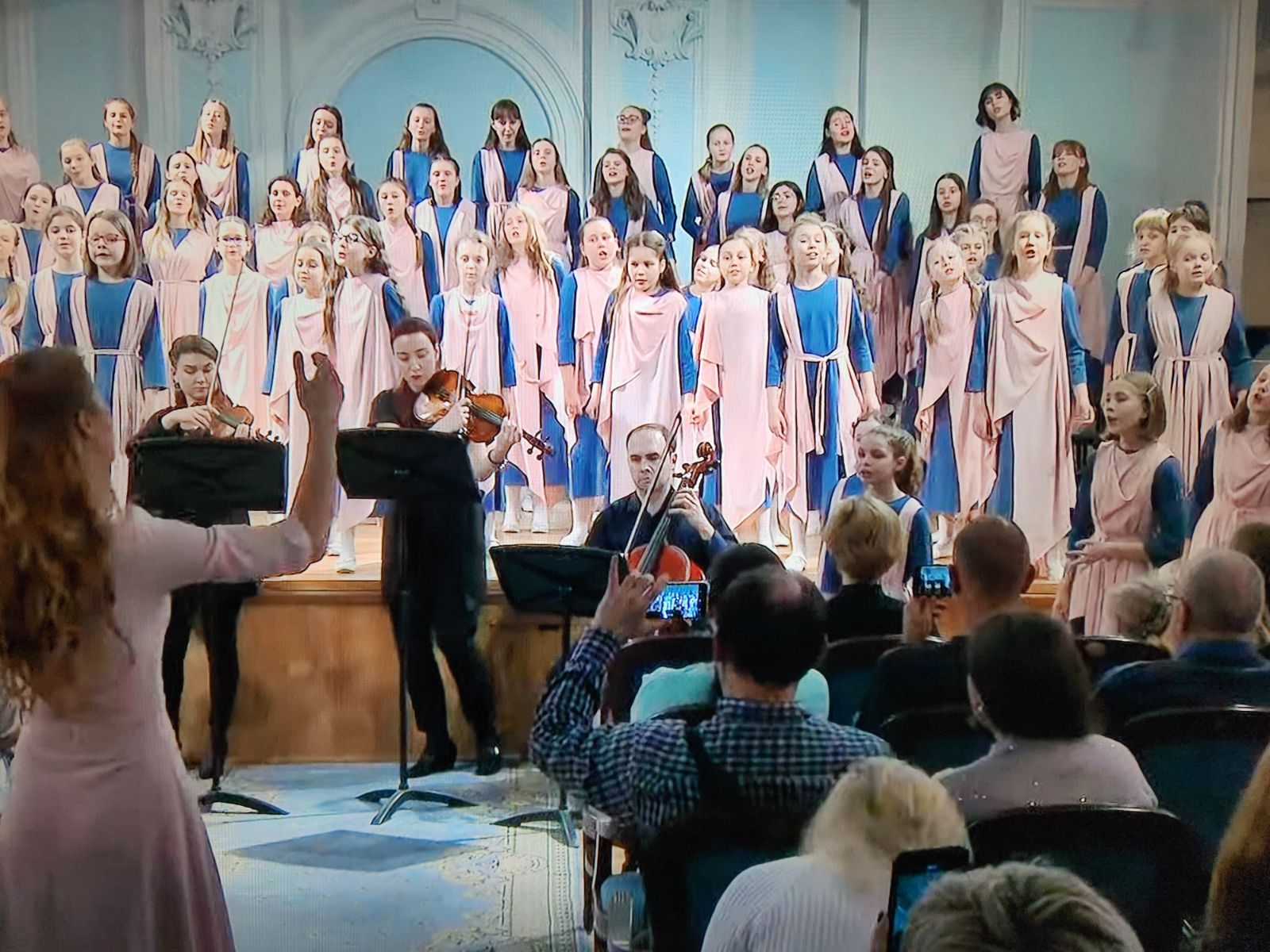 Edelweiss Avrora Childrens Choir