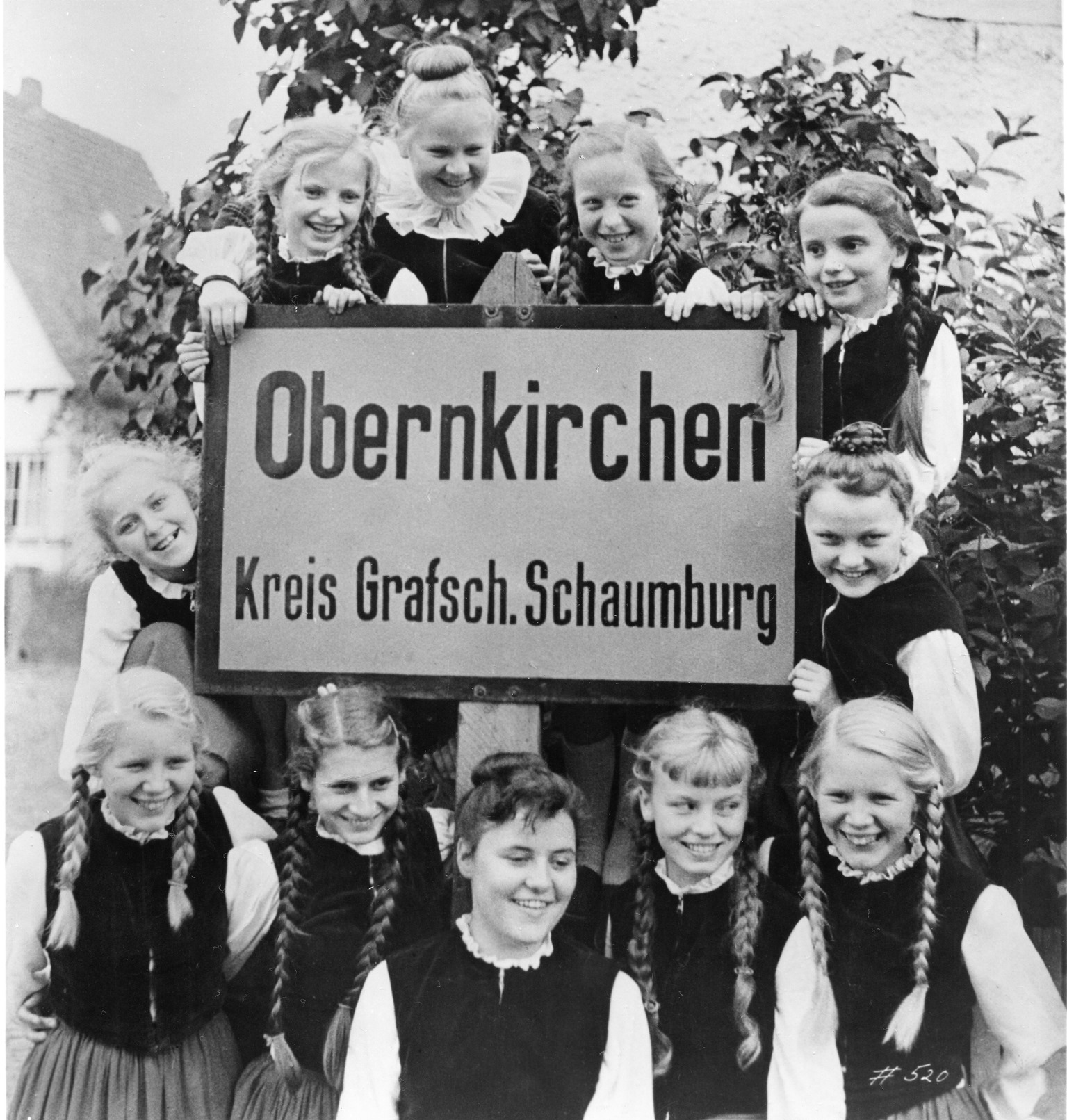 obernkirchen sign
with angels